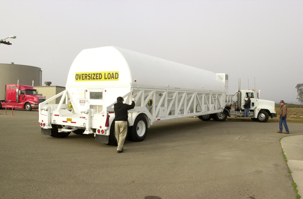 Sonda Gravity Probe B em preparação no Centro Espacial Kennedy